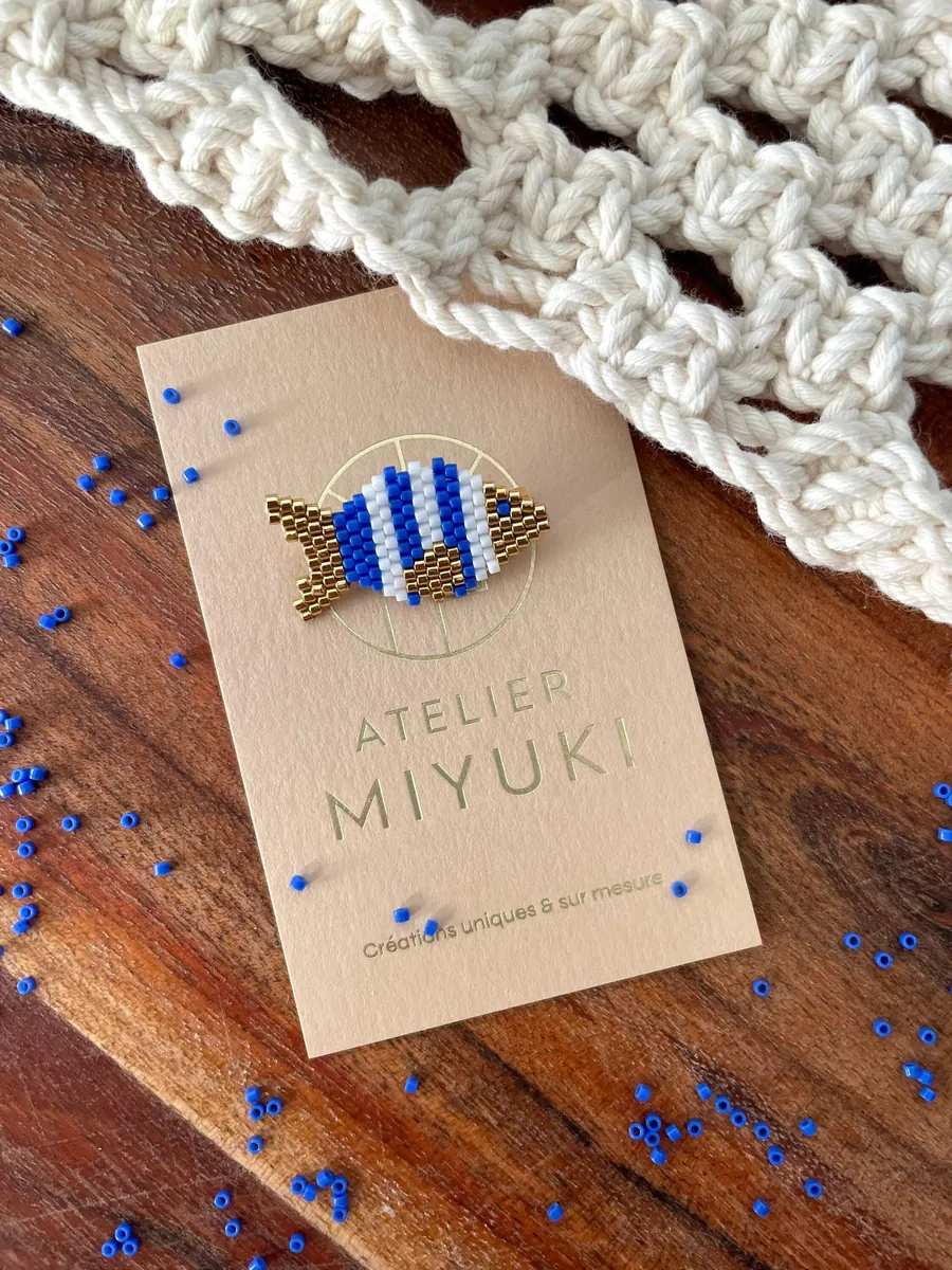 Broche Poisson bleu, blanc & doré — Atelier Miyuki
