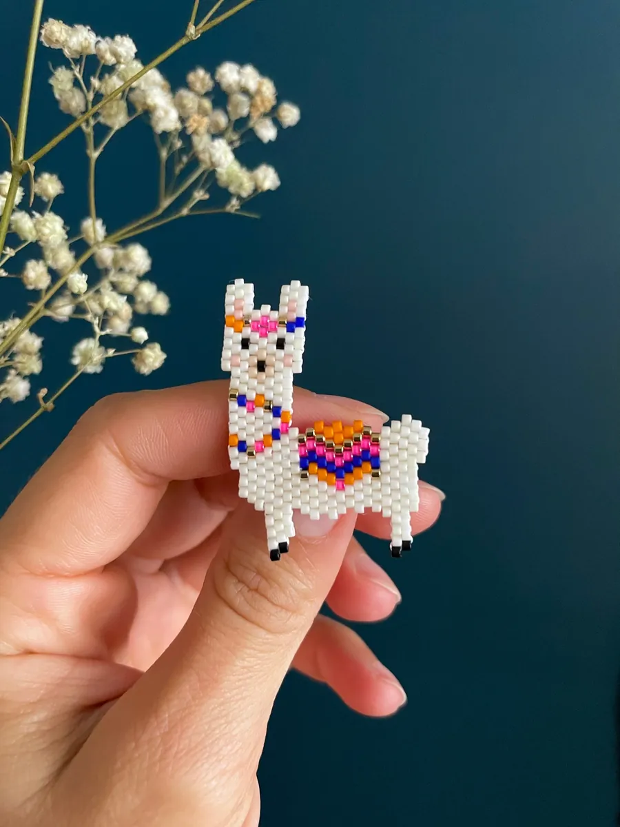 Broche Lama en perles — Atelier Miyuki